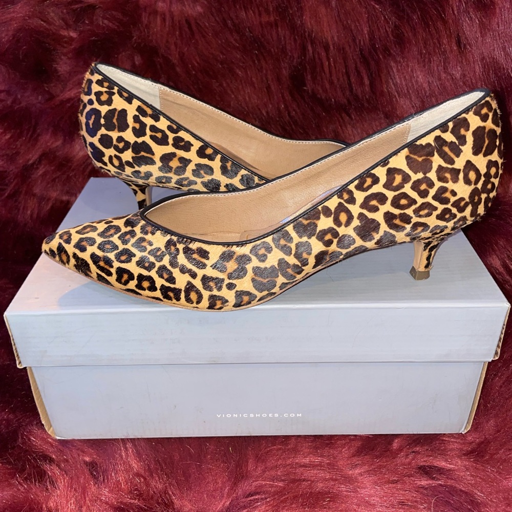 Vionic pumps women's size 9 leopard print Josie kitten heel point toe  calf fur